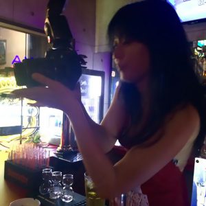 カウンターの人